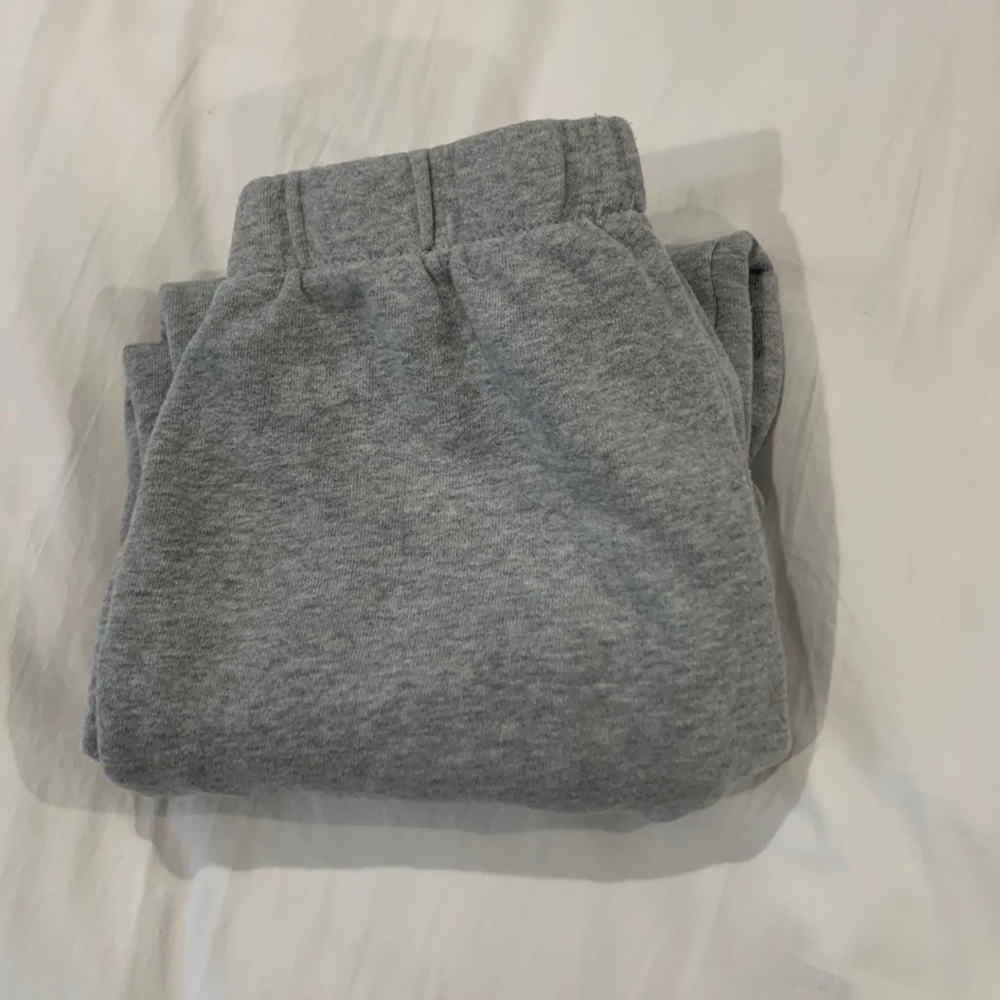 BRAND: BRANDY MELVILLE — SIZE: ONE SIZE — COLOR: GREY
